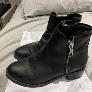 STEVE MADDEN BOOTIES